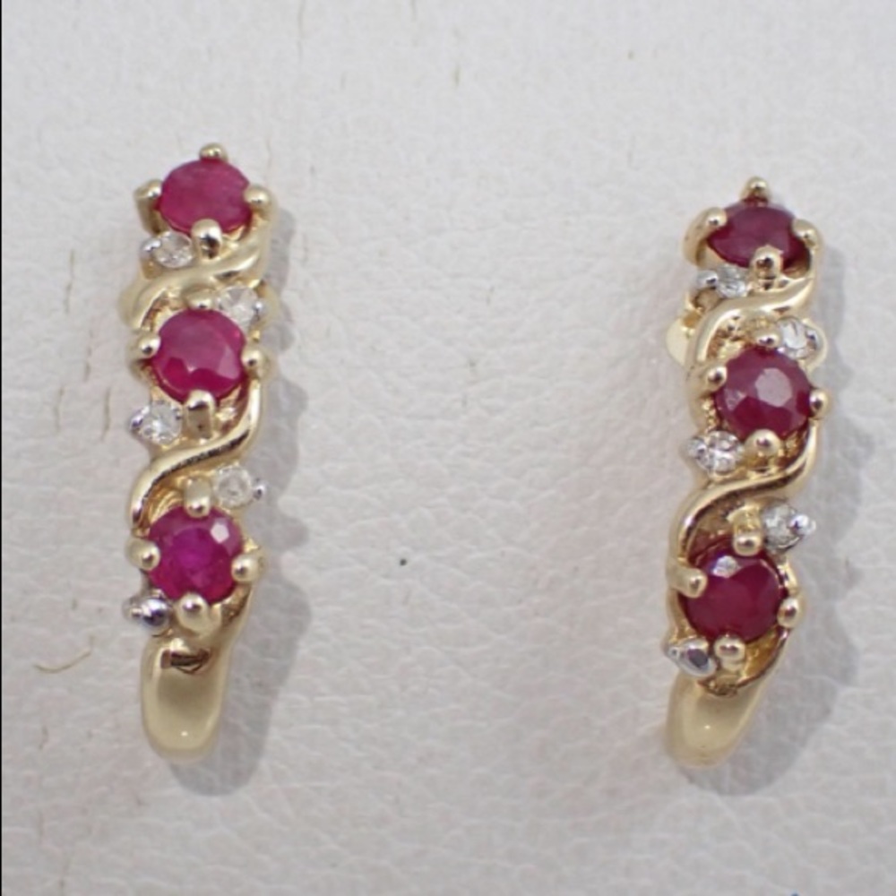 Preloved Pair of 10K Gold Spinel/Diamond Accent Earrings 1.31 grams